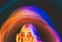 🎀 Scene Queen remonte à bord du train disco avec son nouveau single étincelant « Platform Shoes »