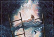 Kalandra dévoile son ultime single avant l’album The Other Side Pochette de l'album The Other Side de Kalandra, peinture onirique bleue et rose représentant une femme allongée sur un lit flottant