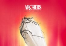 Archers dévoile « I Was Here, I Can Prove It. » et le clip de « Burning Low » Pochette de l'album I Was Here, I Can Prove It. d'Archers, avec un cercueil enveloppé de ronces sur fond rouge