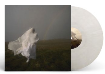 Vinyle blanc de Wardruna et sa pochette représentant une silhouette blanche dans un paysage brumeux